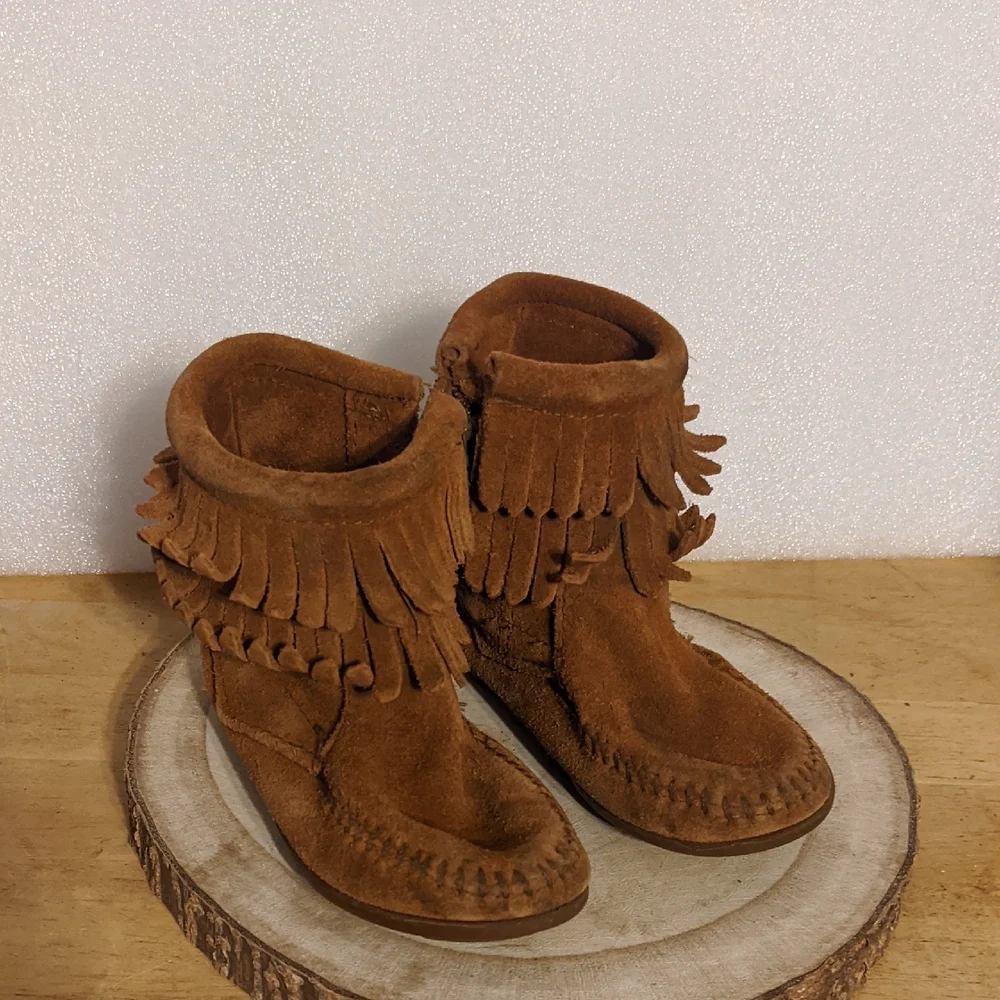 Minnetonka Tan Suede Moccasins Size 7